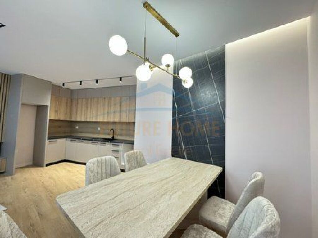 Shitet, Apartament 2+1+2, Unaza e Re