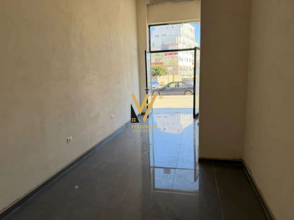 SHOP 32 M2 FOR RENT AT KOM.JOLLA, ASTIR 500 EURO