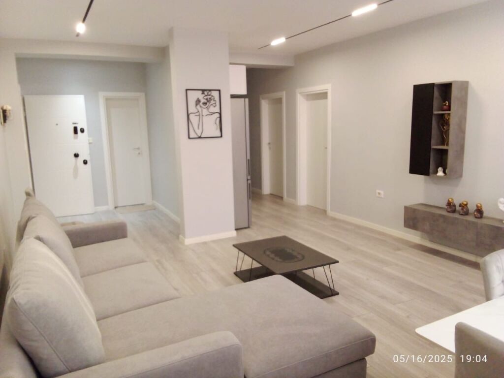 For rent 2+1 at Frosina Plaku, 21 Dhjetori