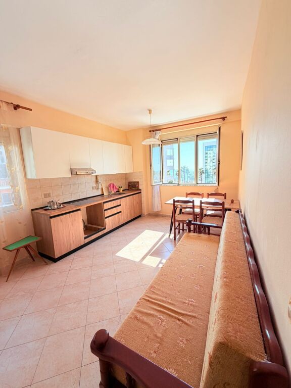 JEPET ME QERA APARTAMENT 2+1 PRANE HOTEL ARVI VOLLGA, DURRES