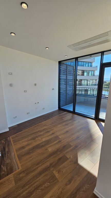 Ambient zyre me parkim per qira te Lake View, administrim i perfshire