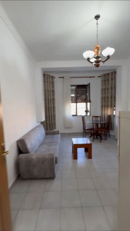 ZYRE ME QERA 50 M BLLOK 60.000 LEKE