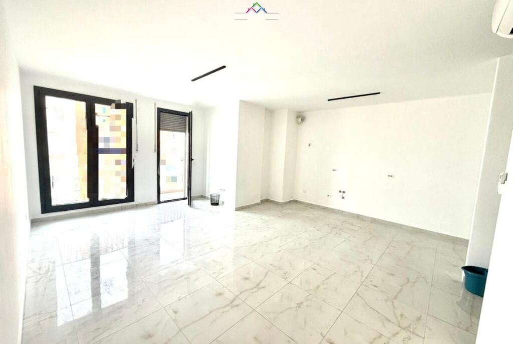 Zyre Me Qera 2+1 Tek Kompleksi Zirkon ( ID BZ2840 ) Tirane