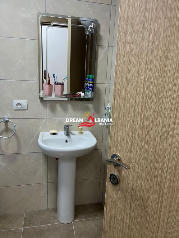 Apartament 2+1+2 me qera tek 5 Maji ne Tirane (ID 4231487)