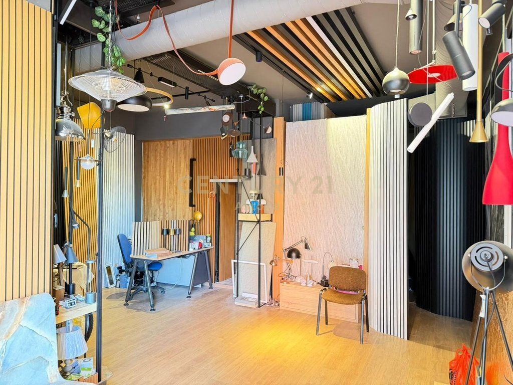 Commercial unit for rent on floor 0, on the main road on Margarita Tutulani Street, in a very busy area of Tirana.