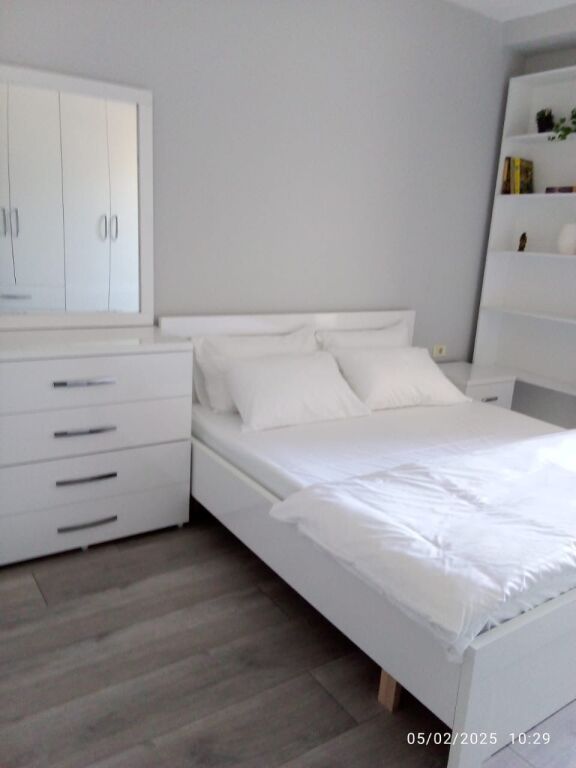 For rent 2+1 at Frosina Plaku, 21 Dhjetori