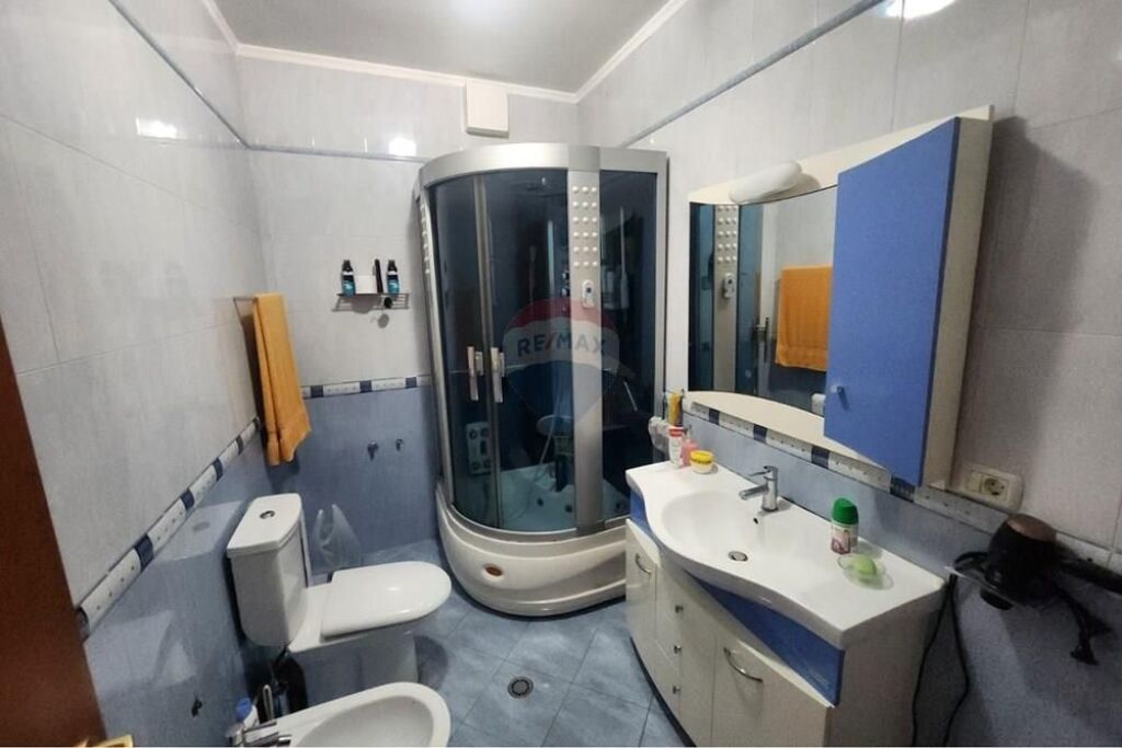 Apartament 2+1+2 per shitje Komuna e Parisit