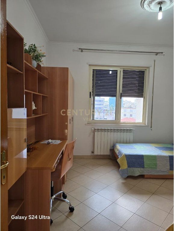 Apartament 2+1 me Garazh për Qira në Qendër !
