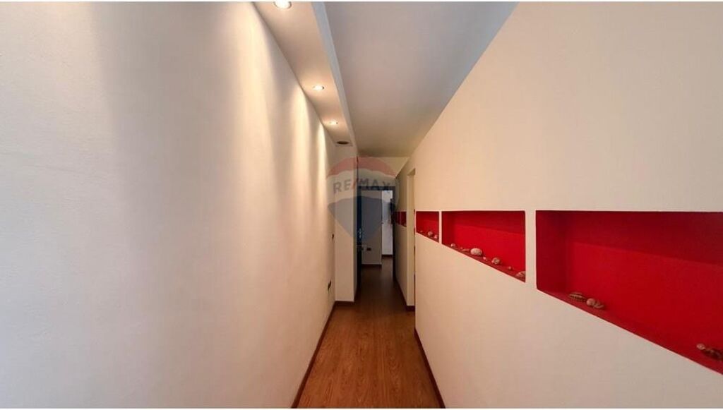 Zyrë - Për Qira - Ish Ekspozita, Tiranë