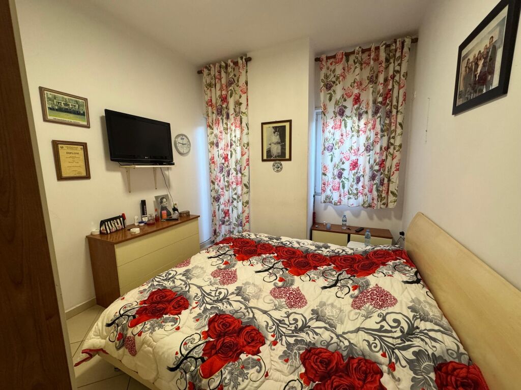 Shitet Apartament 2+1