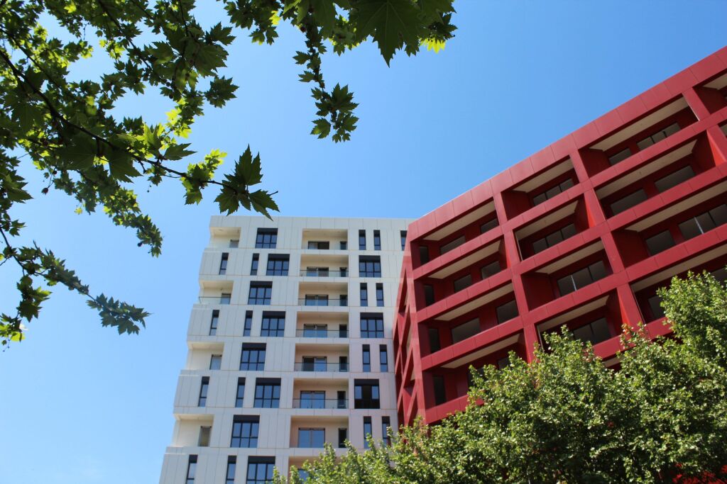 Zyrë / Ambient Biznesi me Qira – Farmacia 10, Tiranë