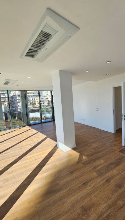 Ambient zyre me parkim per qira te Lake View, administrim i perfshire