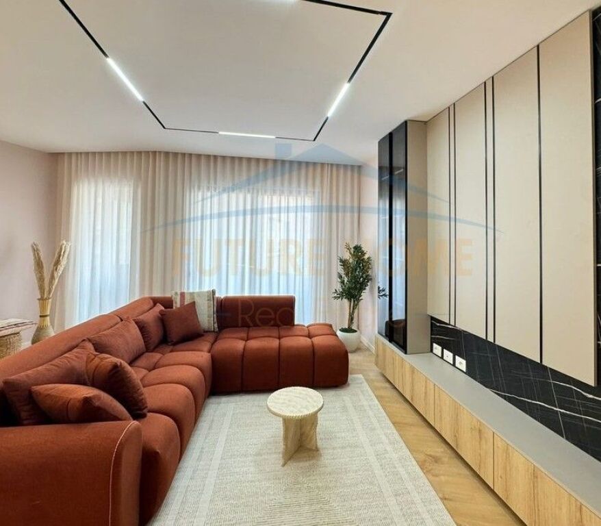 Shitet, Apartament 2+1+2, Unaza e Re