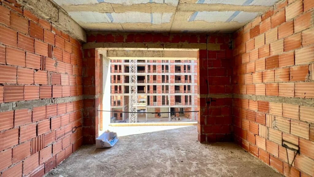 FOR SALE: 2+1+2 Apartment 📍 Riverside | Rruga e Kavajës (Opposite Delijorgji Complex) 🔥 Bargain Price: 1750€/m² 🔥 💰 Total Price: 200,000€ 📐 Area: 114m² 🏢 Floor: 2 🏙️ Modern &amp; Elite Complex