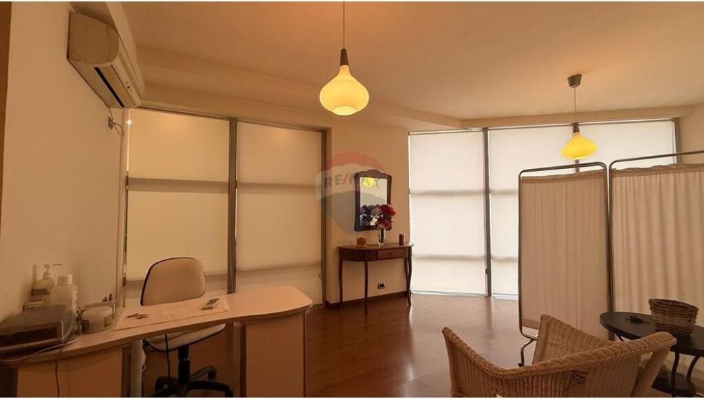 Zyrë - Për Qira - Ish Ekspozita, Tiranë