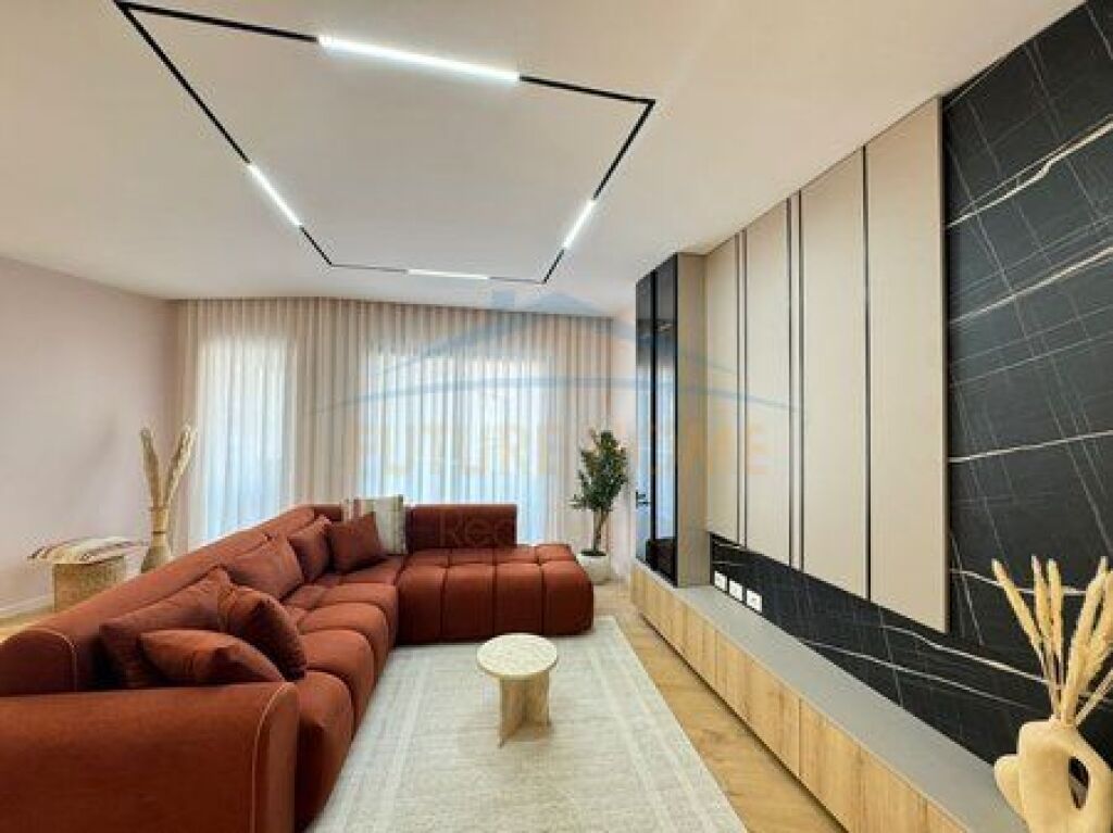 Shitet, Apartament 2+1+2, Unaza e Re