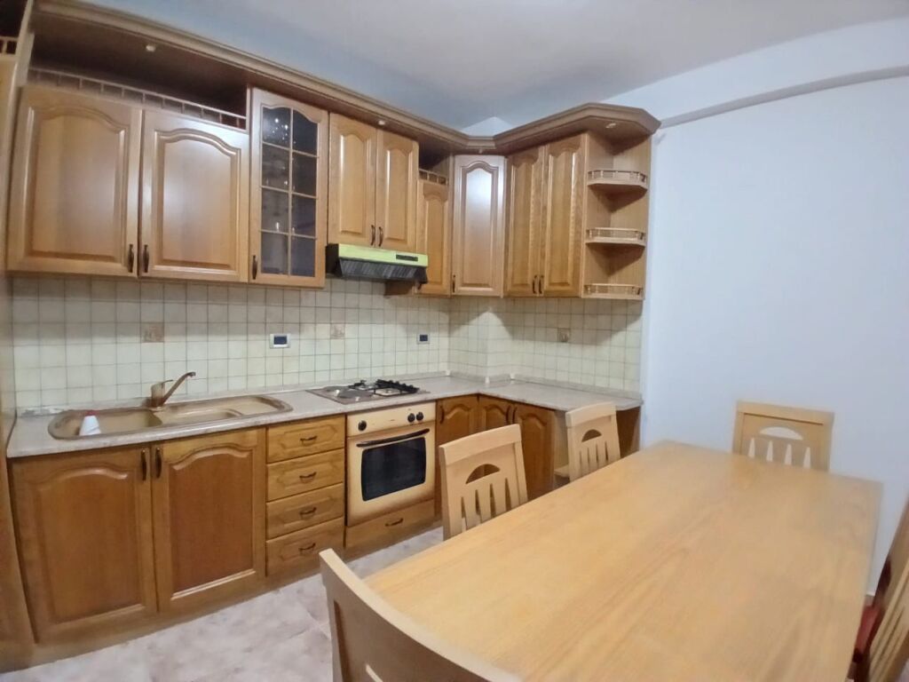 2+1,i mobiluar te him kolli myslym shyri,500 mije leke