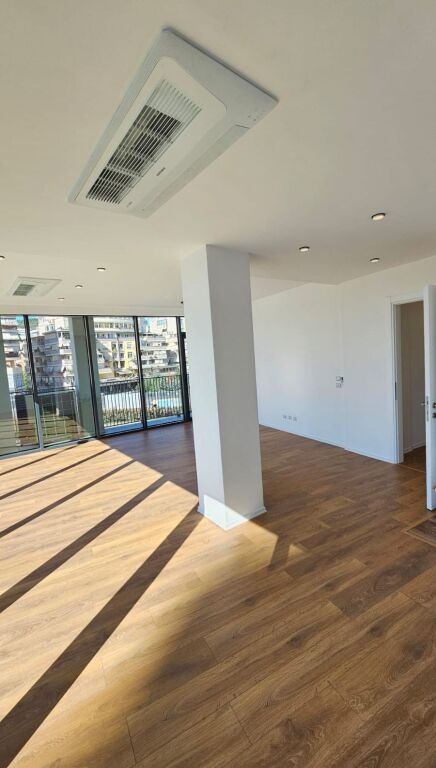 Ambient zyre me parkim per qira te Lake View, administrim i perfshire