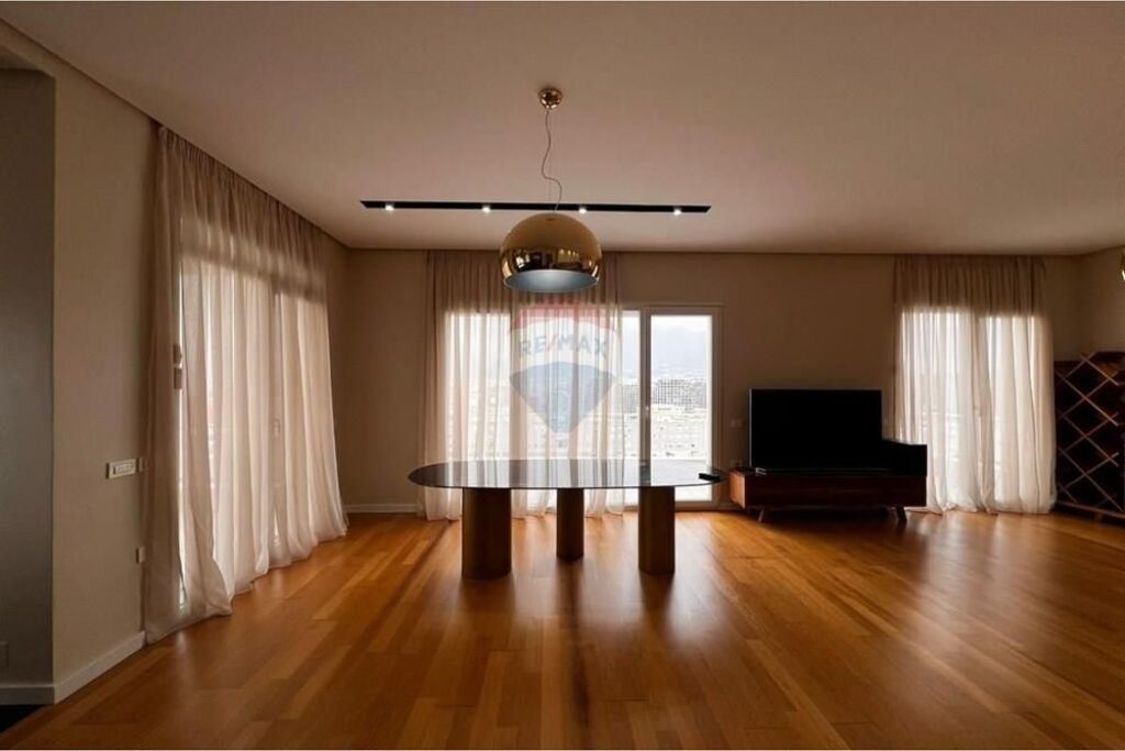 Apartament - Për Qira - Kopshti Botanik, Tiranë