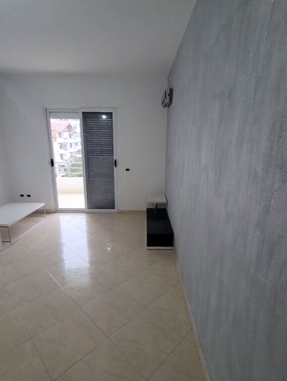 🏡 Appartamento 2+1+2 in Vendita – Durazzo 📍 Via Pavaresia 🌊 Solo 200 m dal mare