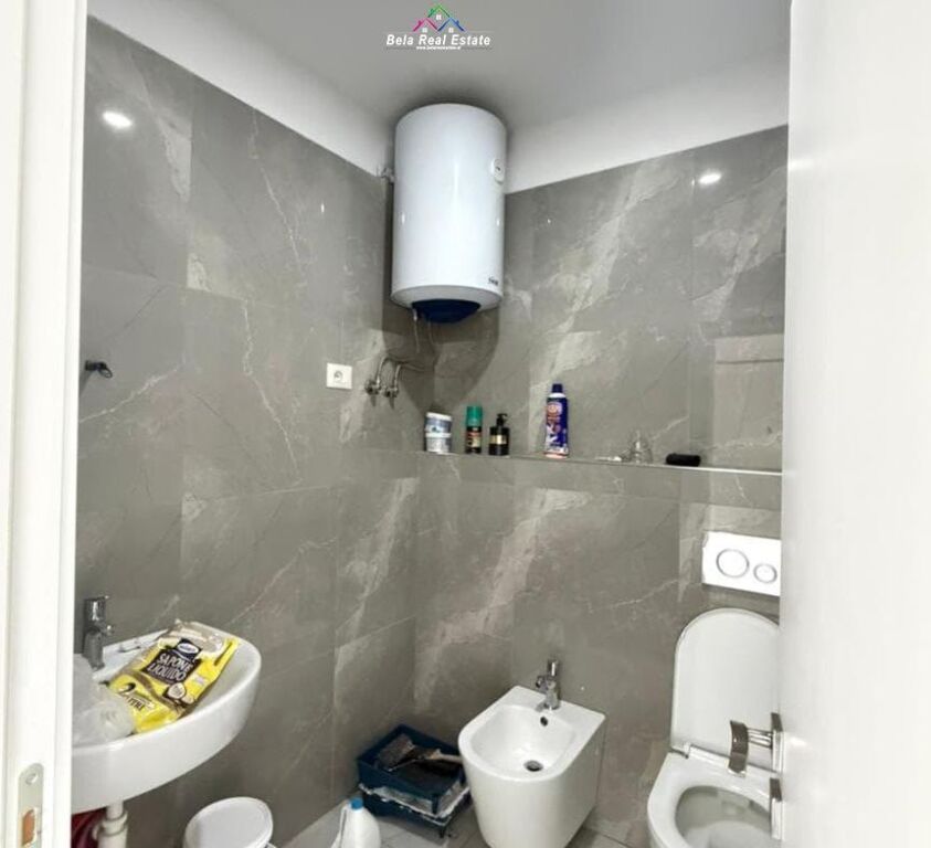 Zyre Me Qera 2+1 Tek Kompleksi Zirkon ( ID BZ2840 ) Tirane