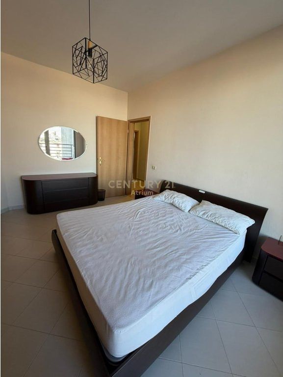 SHESIM APARTAMENT 2+1+2 PRANË GLOBE, RRUGA E KAVAJËS