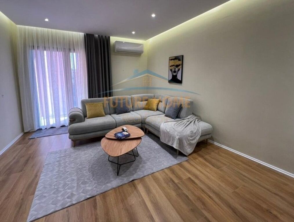 Qera, Apartament 1+1,Galeria Roma , Rruga e Kavajes, Tirane !