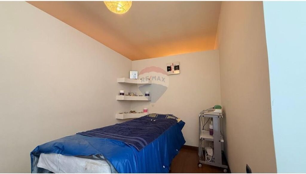 Zyrë - Për Qira - Ish Ekspozita, Tiranë