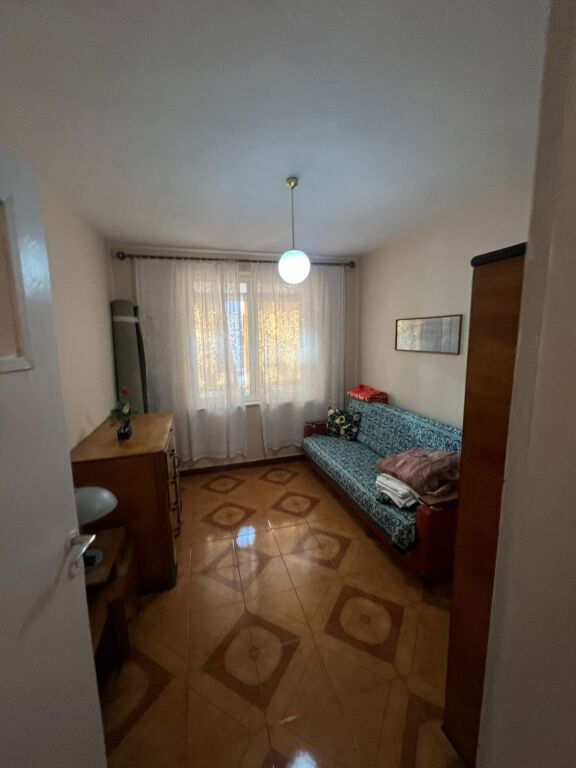 APARTAMENT ME QERA 2+1 21 DHJETORI 50.000 LEKE