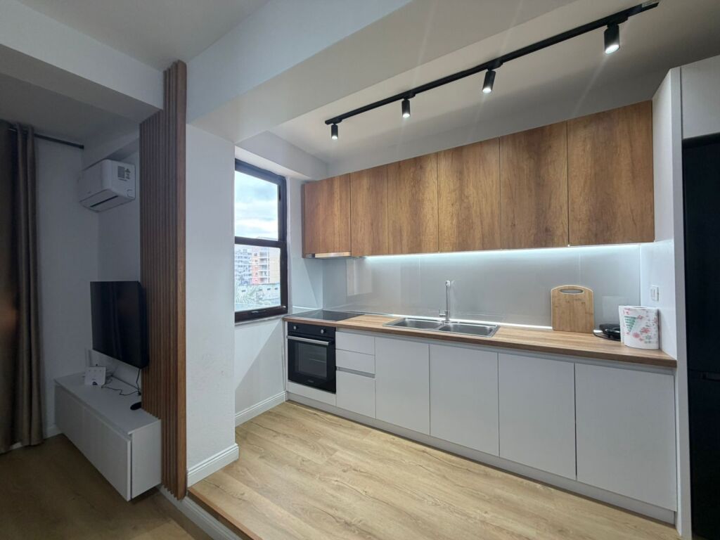 Shitet Apartament 1+1