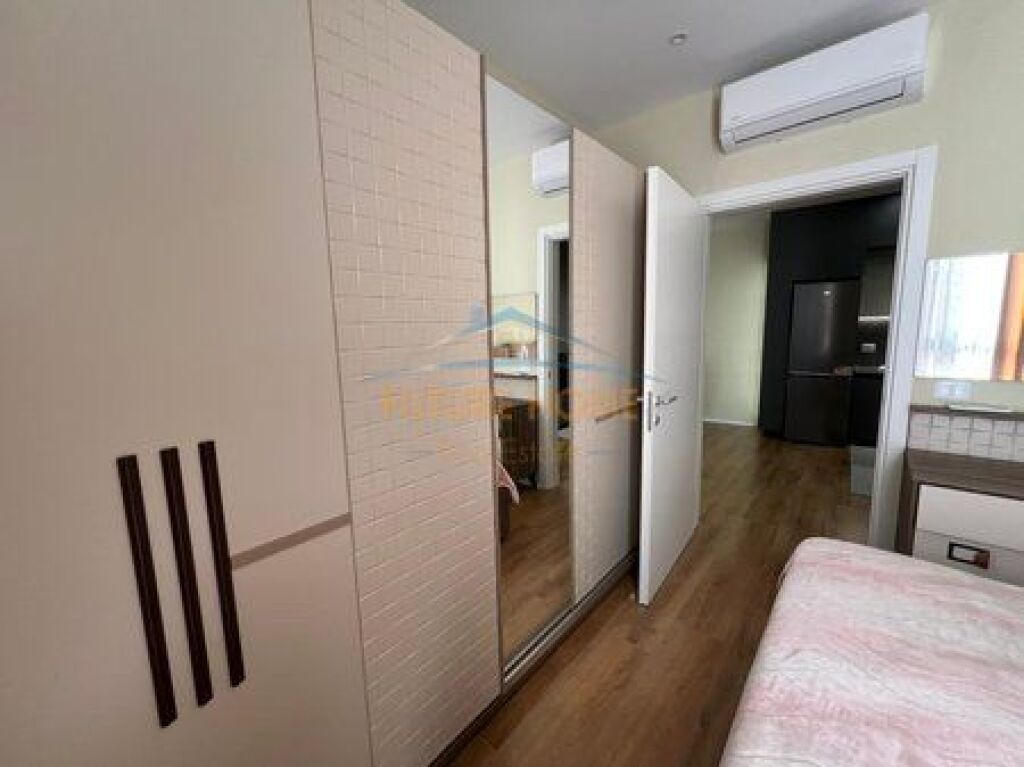 Shitje, Apartament 1+1,Galeria Roma , Rruga e Kavajes, Tirane !