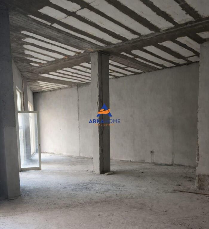 SHITET AMBJENT KOMERCIAL "TEK LIQENI I THATE" 270.000 EURO