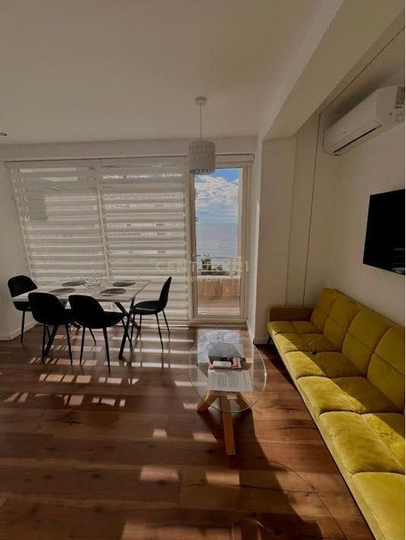 VENDESI 2+1 CON VISTA MARE SULLA SPIAGGIA