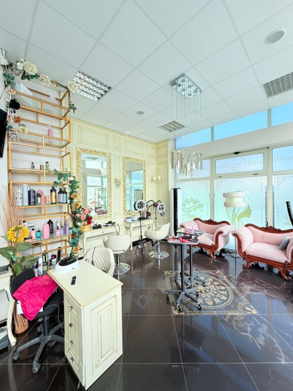 JEPET ME QERA AMBIENT BIZNESI(QENDER ESTETIKE) VOLLGA, DURRES