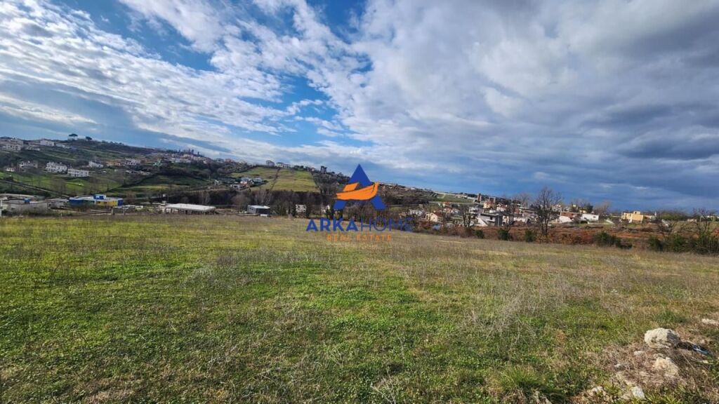 SHITET TOKE NE BABRRU 80000 M2 "BABRRU, KAMEZ" 760.000 EURO