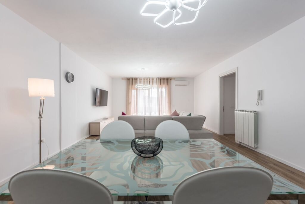 Apartment 2+1, Center!