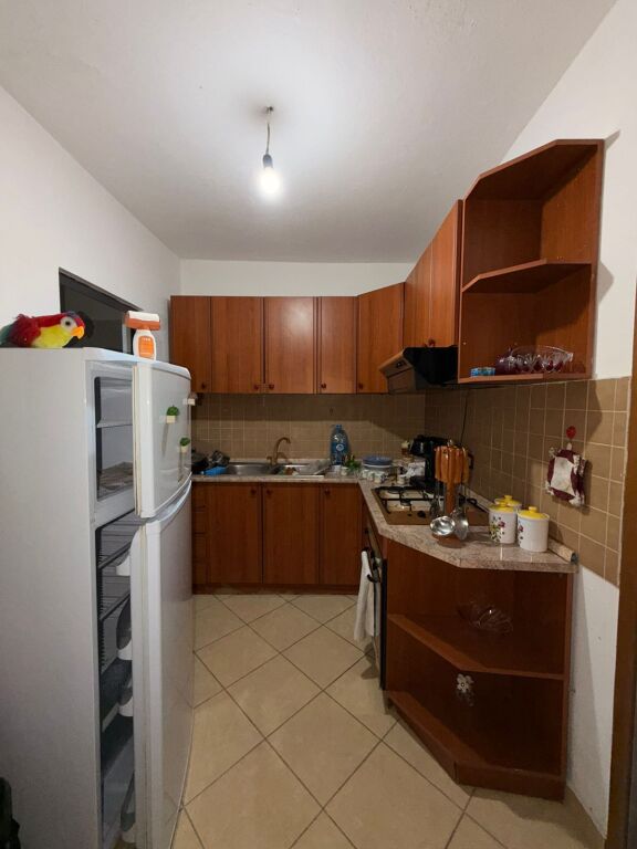 🏡 APARTAMENT ME QERA 2+1 (E pershtatur)