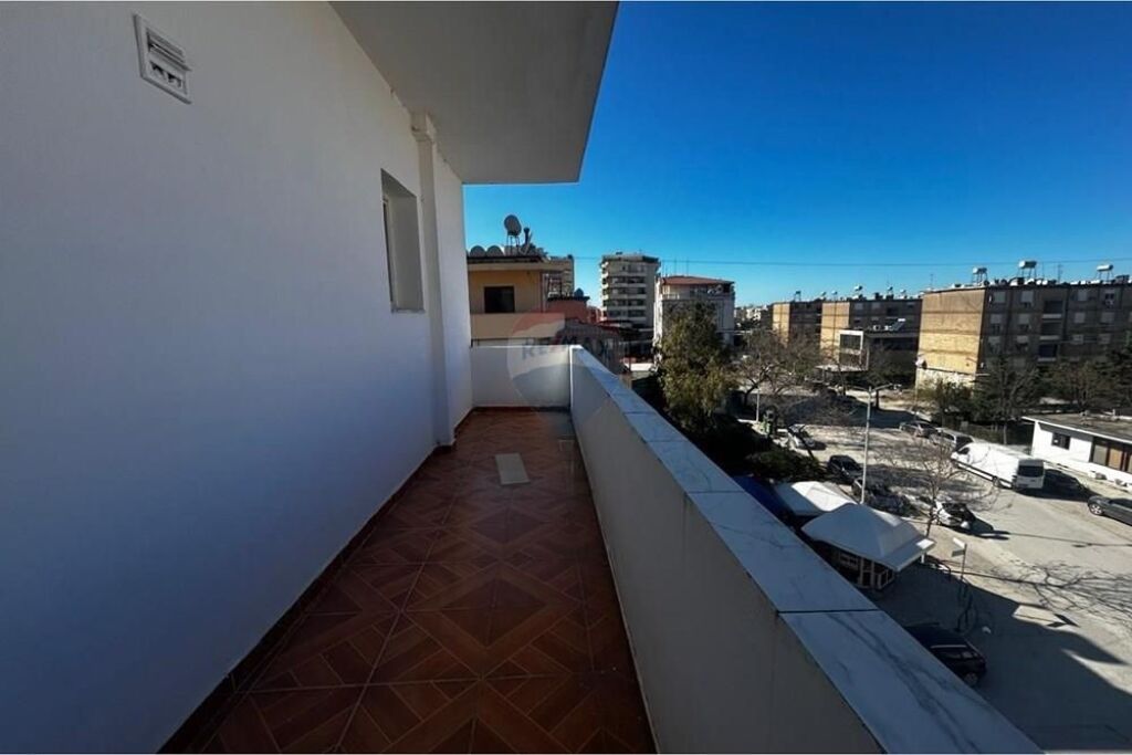 🏠 Apartament 2+1+2 për Shitje – Rruga Zaho Koka, Vlorë