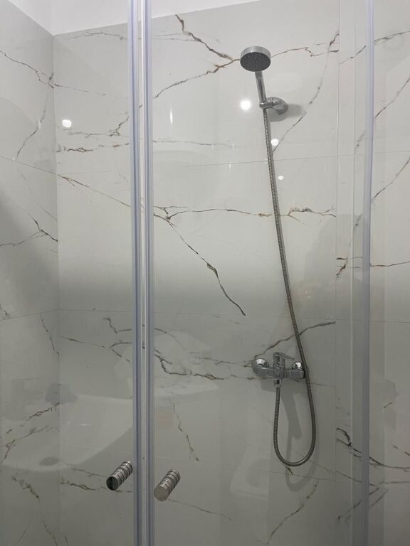 Jepet apartament me qera 1+1