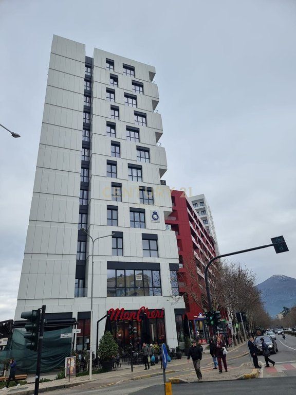 JAPIM ME QIRA AMBIENT KOMERCIAL BUZE RRUGES DIBRES, KOMPLEKSI ARLIS FARMACIA 10