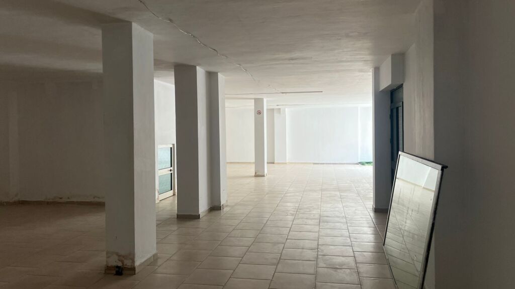 Commercial space for rent at Brryli!