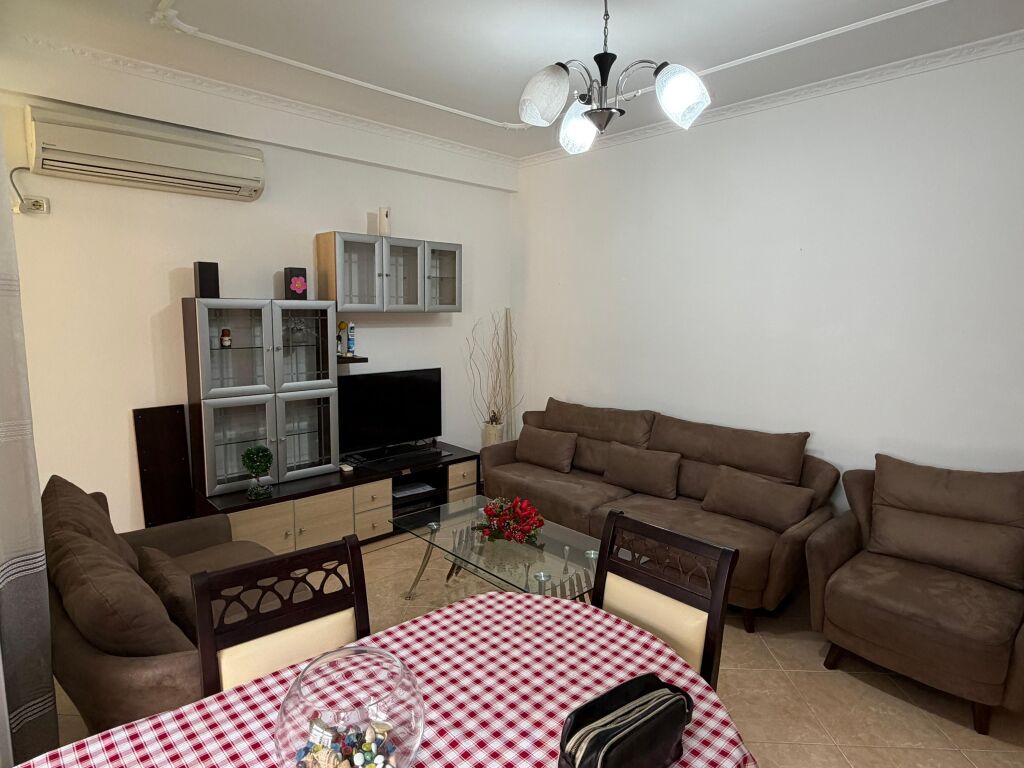 Affitto: Appartamento 2+1+2 Piano 3 Prezzo: 50.000 leke