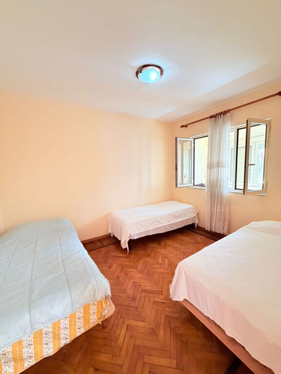 JEPET ME QERA APARTAMENT 2+1 PRANE HOTEL ARVI VOLLGA, DURRES