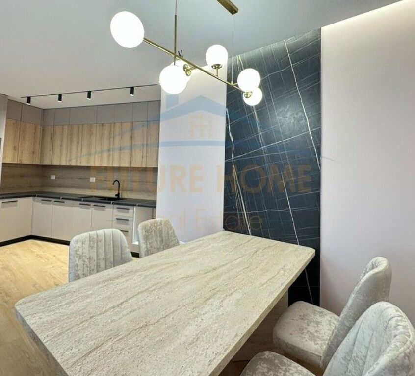 Shitet, Apartament 2+1+2, Unaza e Re