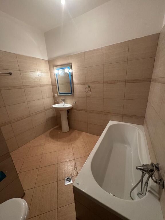 Apartament 1+1 në Sarandë, 55 m², pamje nga deti, gati për banim