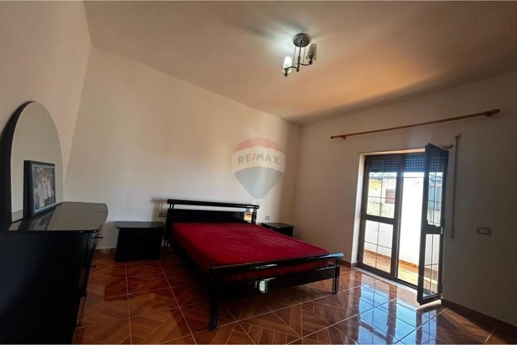 🏠 Apartament 2+1+2 për Shitje – Rruga Zaho Koka, Vlorë