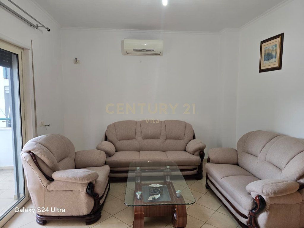 Apartament 2+1 me Garazh për Qira në Qendër !