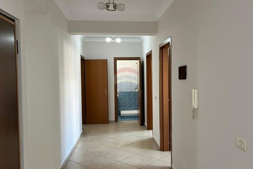 Zyrë - Për Qira - Rruga e Kavajës, Tiranë