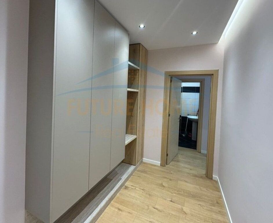 Shitet, Apartament 2+1+2, Unaza e Re