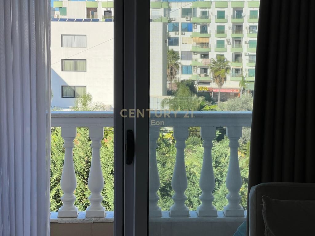 Shitet Super Apartament 1+1në Golem !!